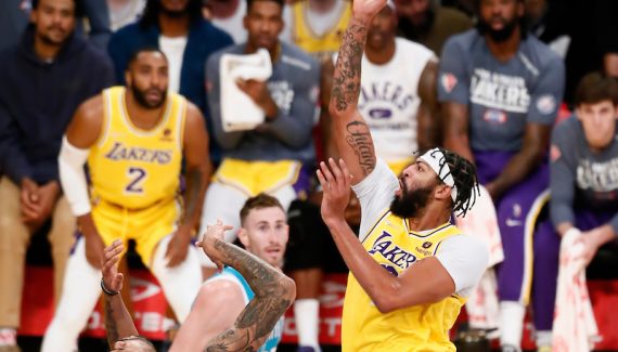   En la prórroga, los Lakers evitan lo peor ante los Hornets |  NBA


