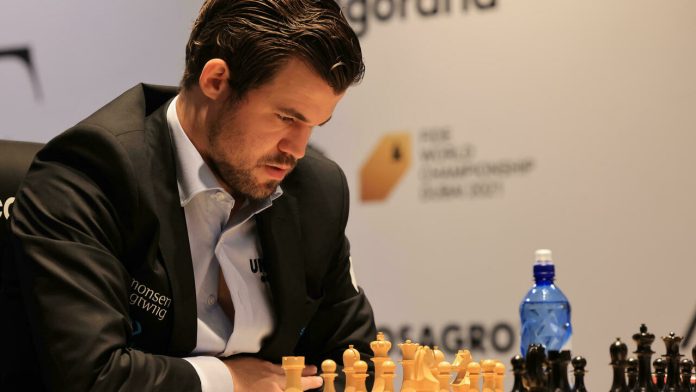 Magnus Carlsen de Noruega retiene el título mundial

