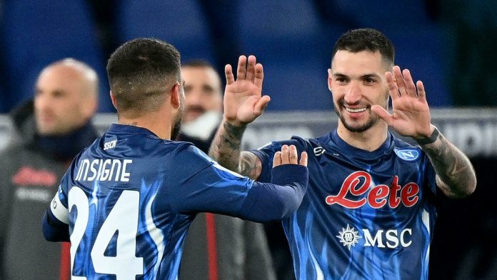 Napoli deja caer a Lazio y toma la delantera

