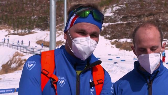 Al llegar al fondo del podio en esquí de fondo (12,5 km) en la categoría de personas con discapacidad visual, Anthony Challinson y su mentor Alexandre Boye no se arrepintieron de su sudor.