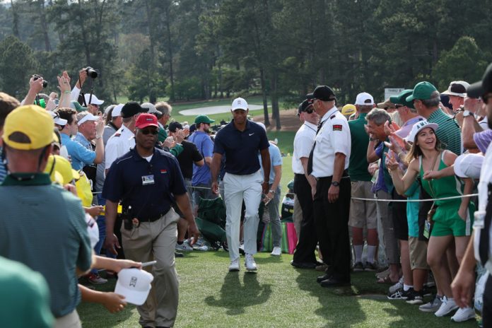  Campeonato de Maestros |  Tiger Woods llama la atención en Augusta

