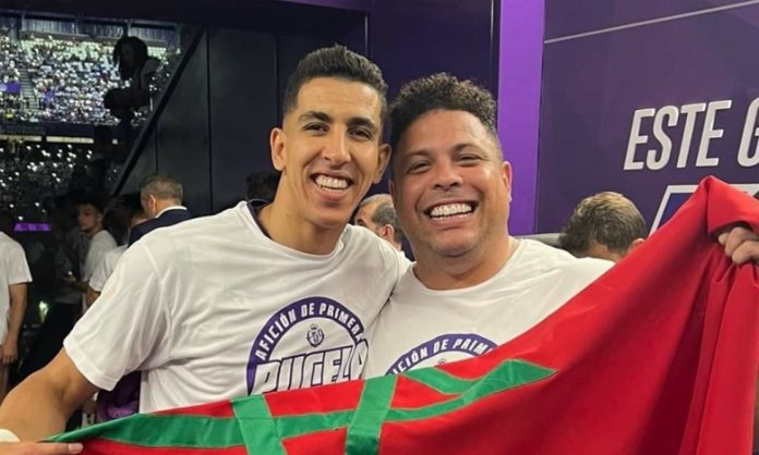 Jawad El Yamiq en compagnie de la légende brésilienne Ronaldo, propriétaire du Valladolide FC.