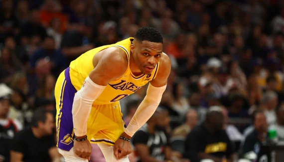 Russell Westbrook regresa por un año con los Lakers

